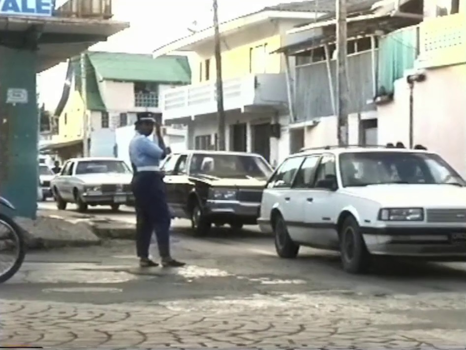 Scenes of typical rush hour traffic chaos in North End in San Andrés.